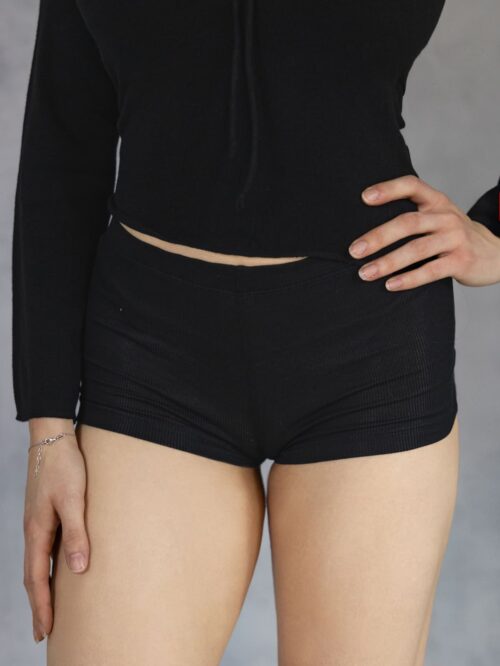 Abbigliamento e calzature danza donna - pantaloncini Amaredanza di colore nero.